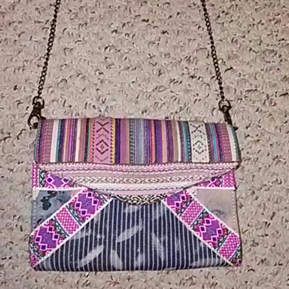Kimchi Blue Mini Crossbody Purse w/Chain Strap EUC